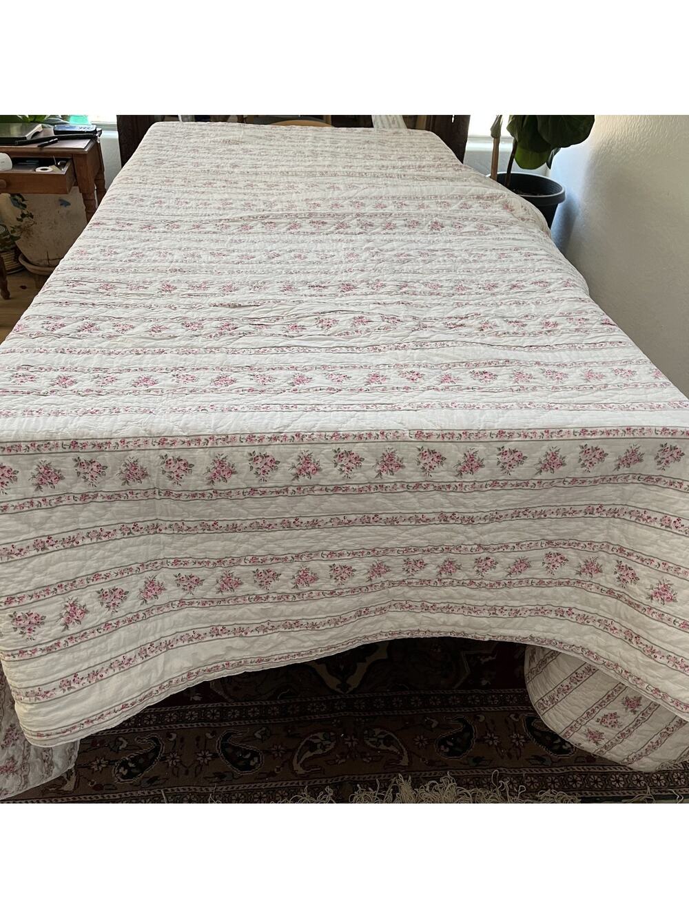 Simply Shabby Chic Vintage Floral Rosebud Quilt Bedspread King Size